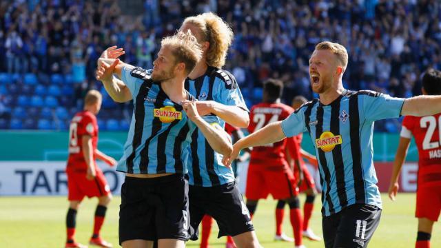 世界杯官方直播平台-范博梅尔首秀大出洋相，狼堡竟两次掉进同一个坑里